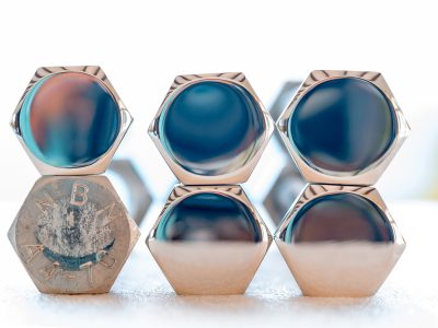 Photographie d'art de Nicolas Claris — Boulons — acier, argenté, bleu