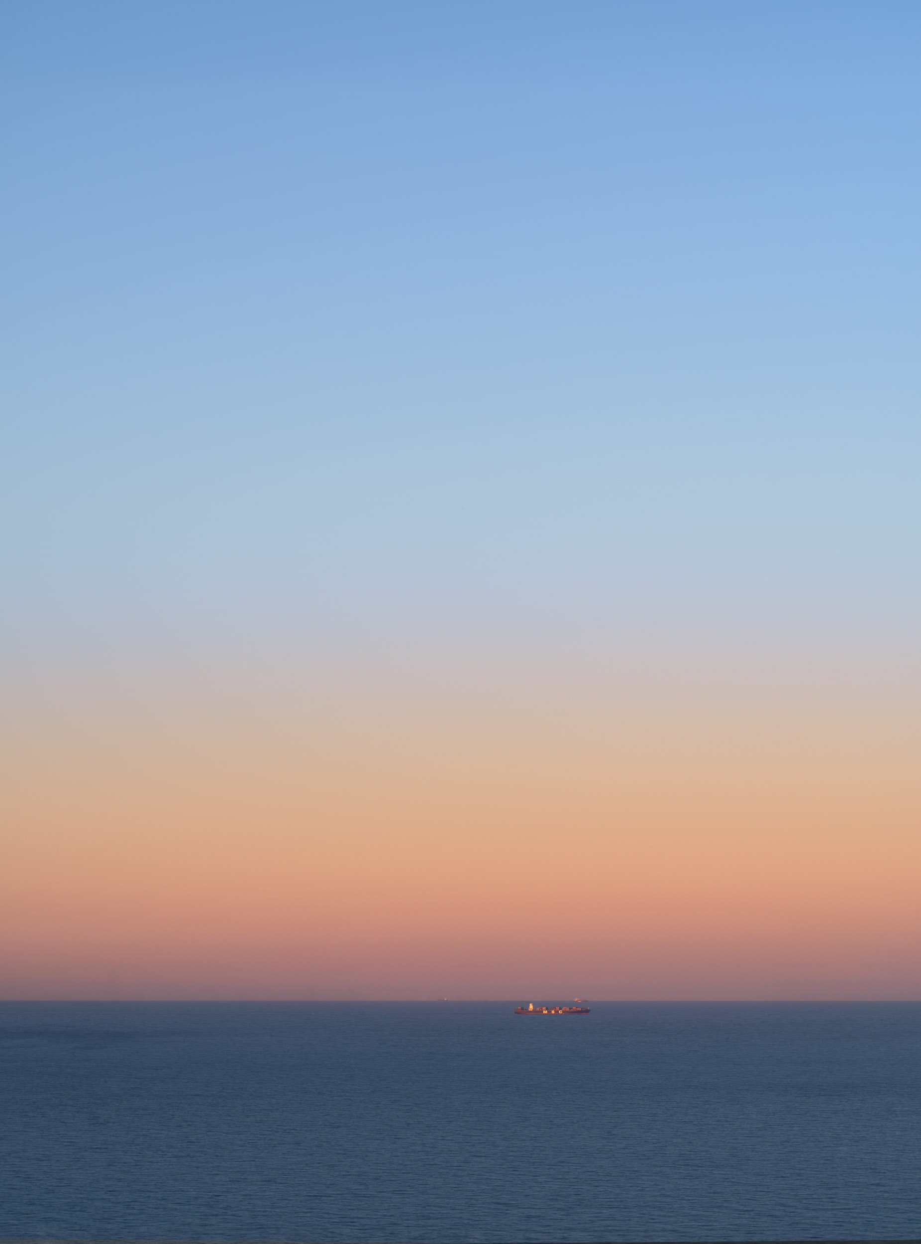 Photographie d'art de Nicolas Claris — Un Peu De Rouge Pourtant, Cargos