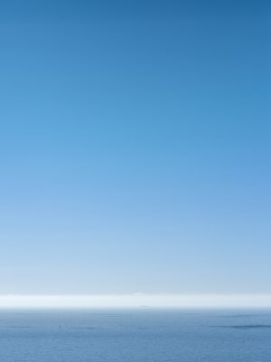 Photographie d'art de Nicolas Claris — Cargos — blanc, bleu, brouillard