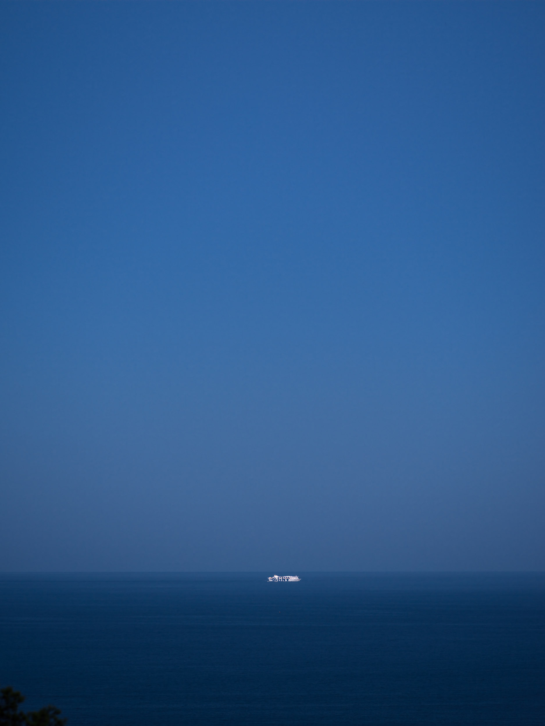 Photographie d'art de Nicolas Claris — Un Peu De Rouge Pourtant, Cargos