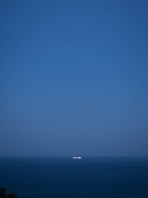 Photographie d'art de Nicolas Claris — Cargos — bateau, blanc, bleu