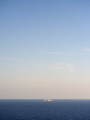 Photographie d'art de Nicolas Claris — Cargos — bateau, blanc, bleu