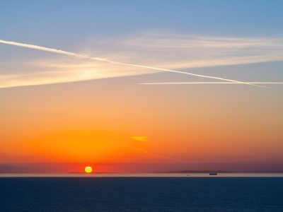 Photographie d'art de Nicolas Claris — Cargos — aube, bateau, bleu