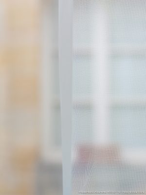 Photographie d'art de Nicolas Claris — Confinement — voile, rideau, blanc