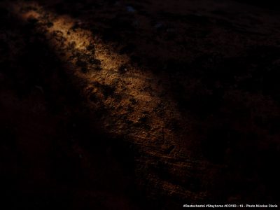 Photographie d'art de Nicolas Claris — Confinement — lumière, ombre, roche