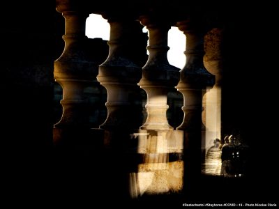 Photographie d'art de Nicolas Claris — Confinement — balustrade, pierre, colonnettes