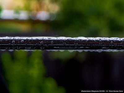 Photographie d'art de Nicolas Claris — Confinement — goutte, eau, fil