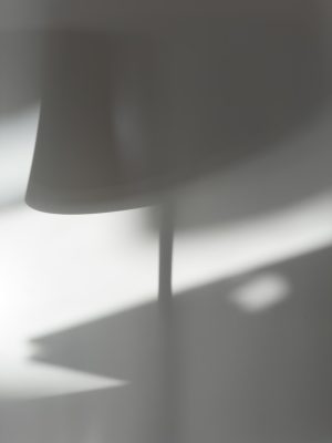Photographie d'art de Nicolas Claris — Dimanche Matin — abat-jour, abstraction, blanc