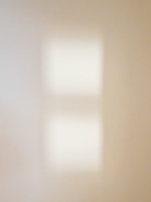 Photographie d'art de Nicolas Claris — Dimanche Matin — mur, lumière, ombre