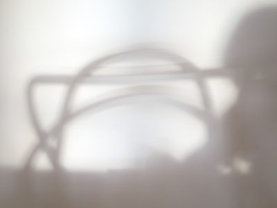Photographie d'art de Nicolas Claris — Dimanche Matin — abstraction, blanc, chaise