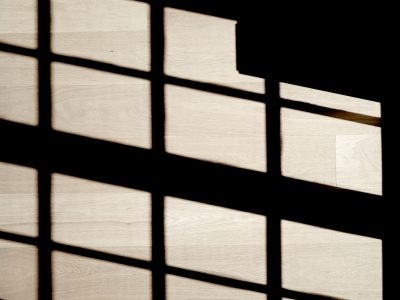 Photographie d'art de Nicolas Claris — Dimanche Matin — ombre, lumière, fenêtre