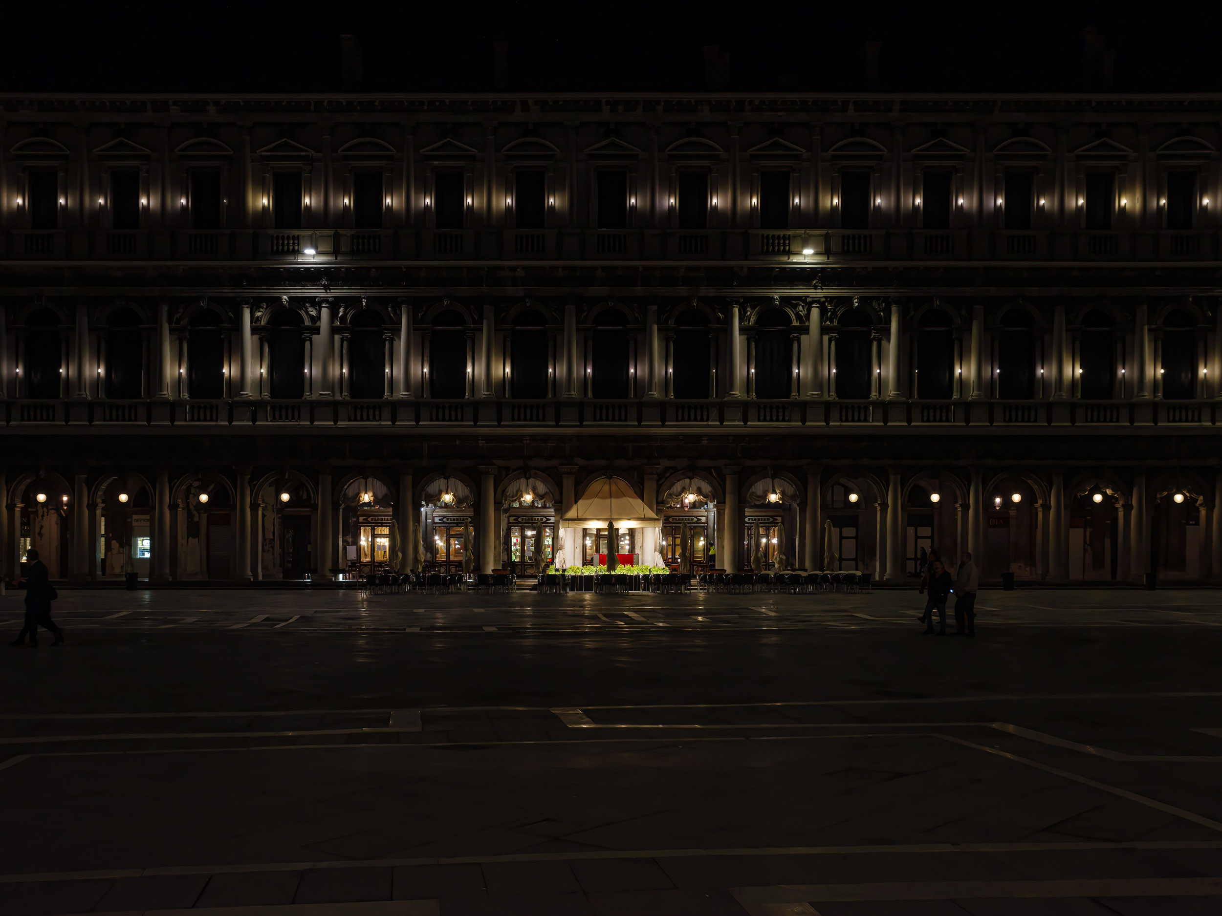 Photographie d'art de Nicolas Claris — Un Peu De Rouge Pourtant, Venise