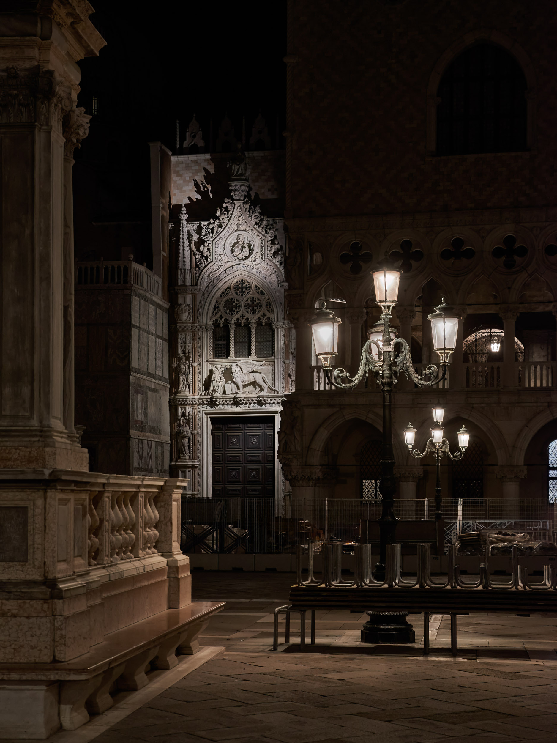 Photographie d'art de Nicolas Claris — Un Peu De Rouge Pourtant, Venise