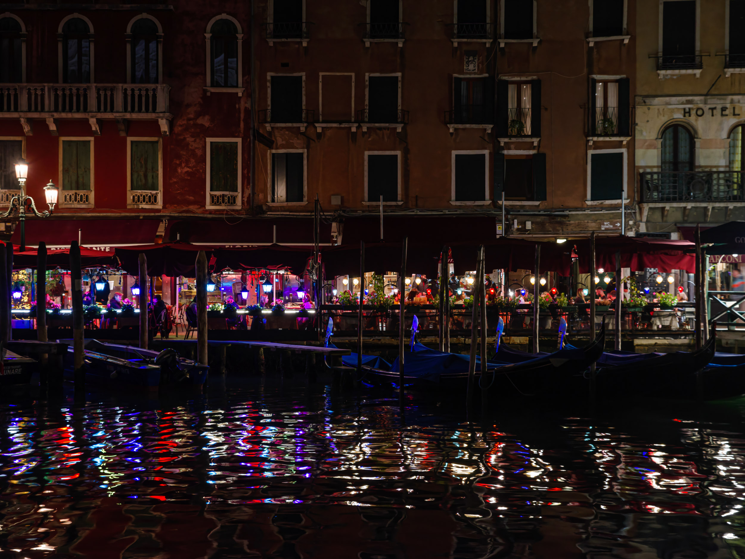 Photographie d'art de Nicolas Claris — Un Peu De Rouge Pourtant, Venise
