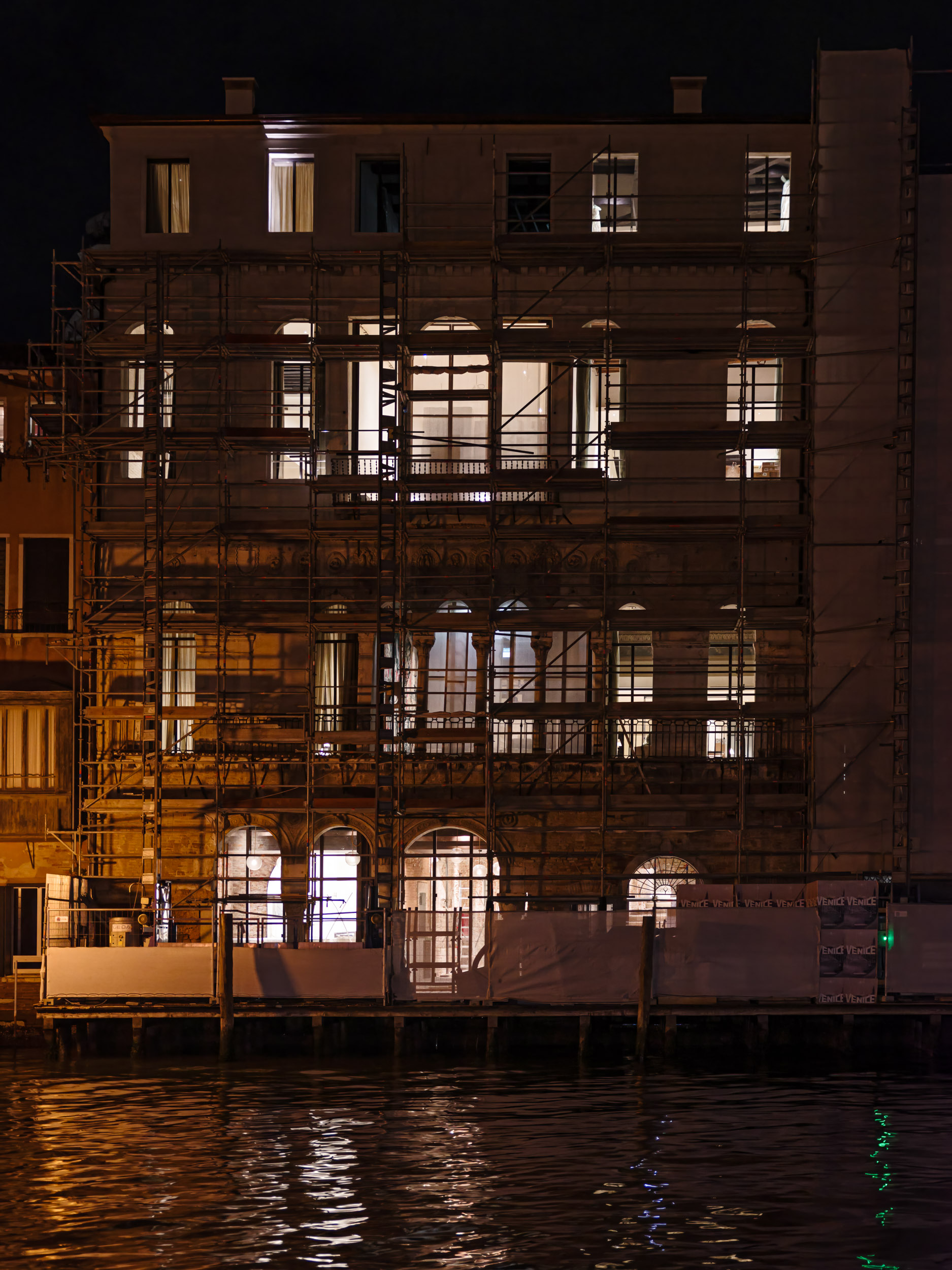 Photographie d'art de Nicolas Claris — Un Peu De Rouge Pourtant, Venise
