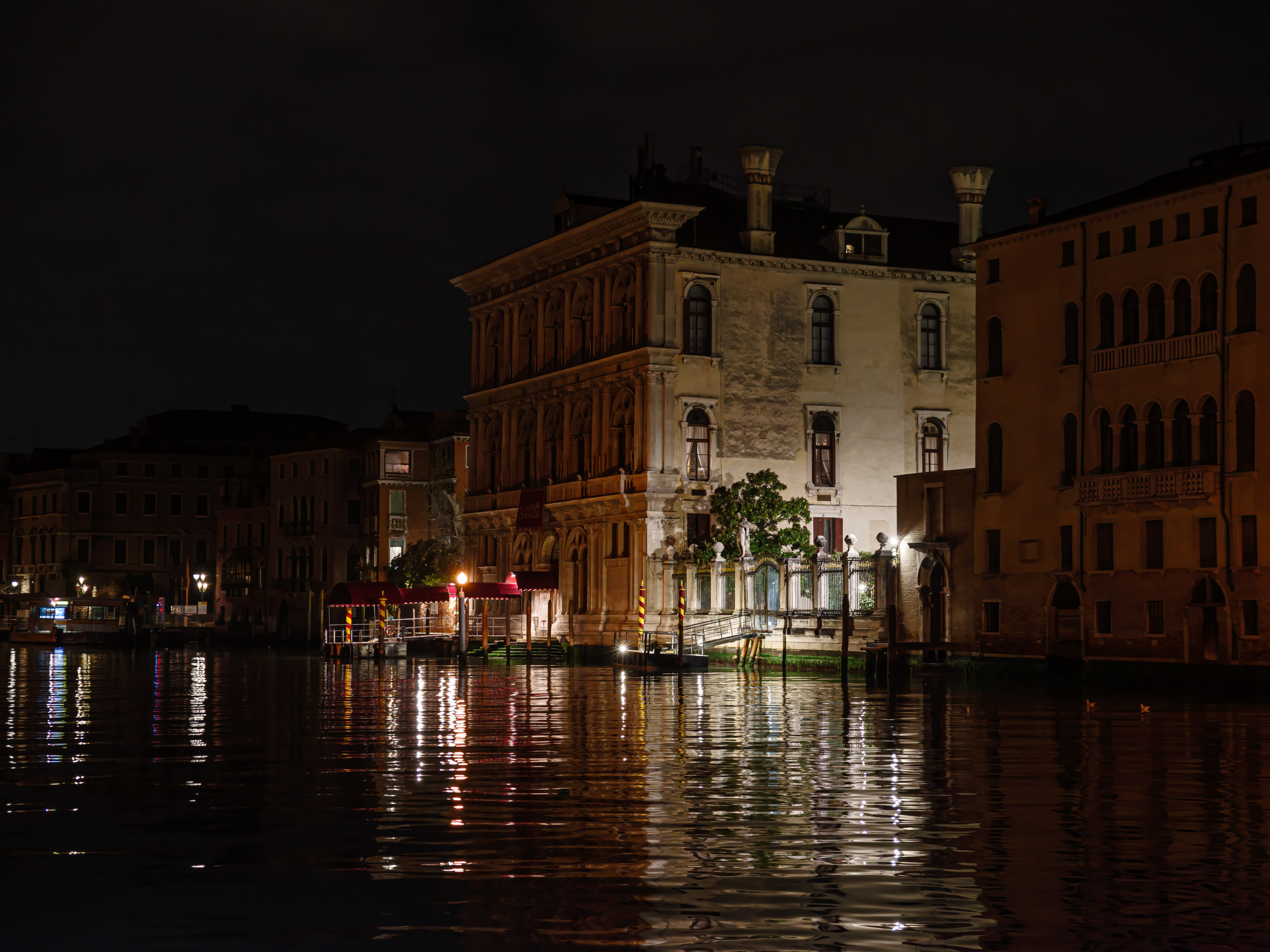 Photographie d'art de Nicolas Claris — Un Peu De Rouge Pourtant, Venise