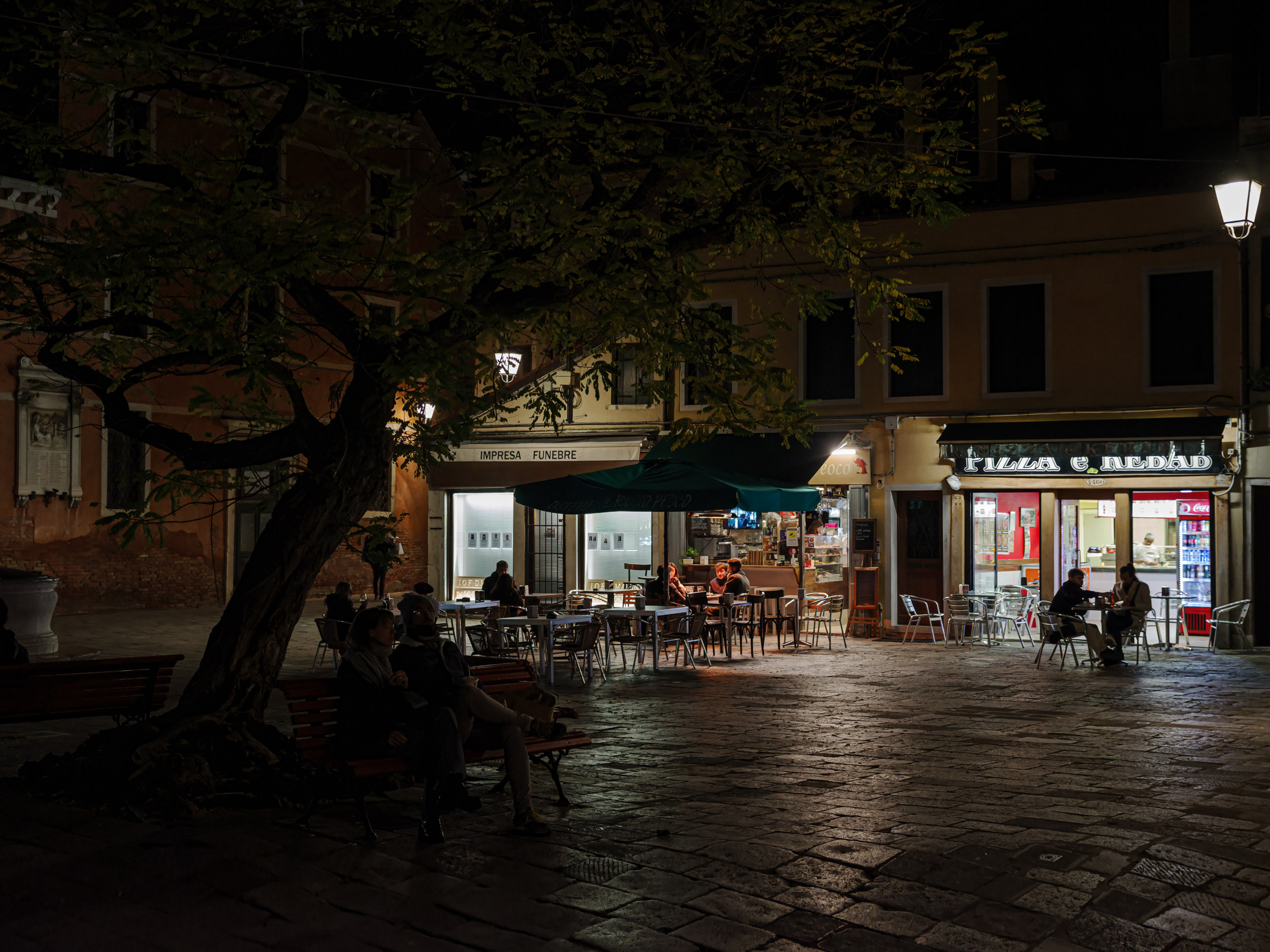 Photographie d'art de Nicolas Claris — Un Peu De Rouge Pourtant, Venise