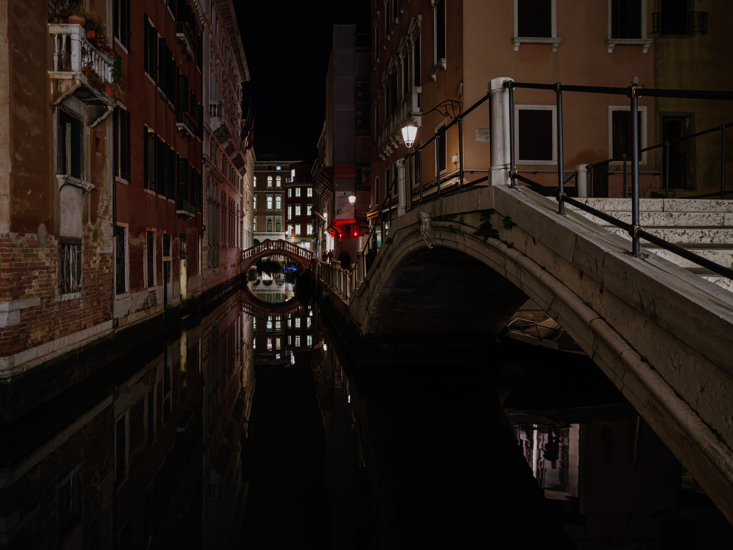 Photographie d'art de Nicolas Claris — Un Peu De Rouge Pourtant, Venise