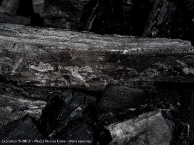 Photographie d'art de Nicolas Claris — Noirs — bois, brûlé, bûche