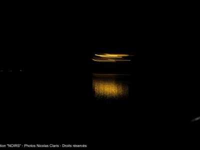 Photographie d'art de Nicolas Claris — Noirs — eau, jaune, lumière