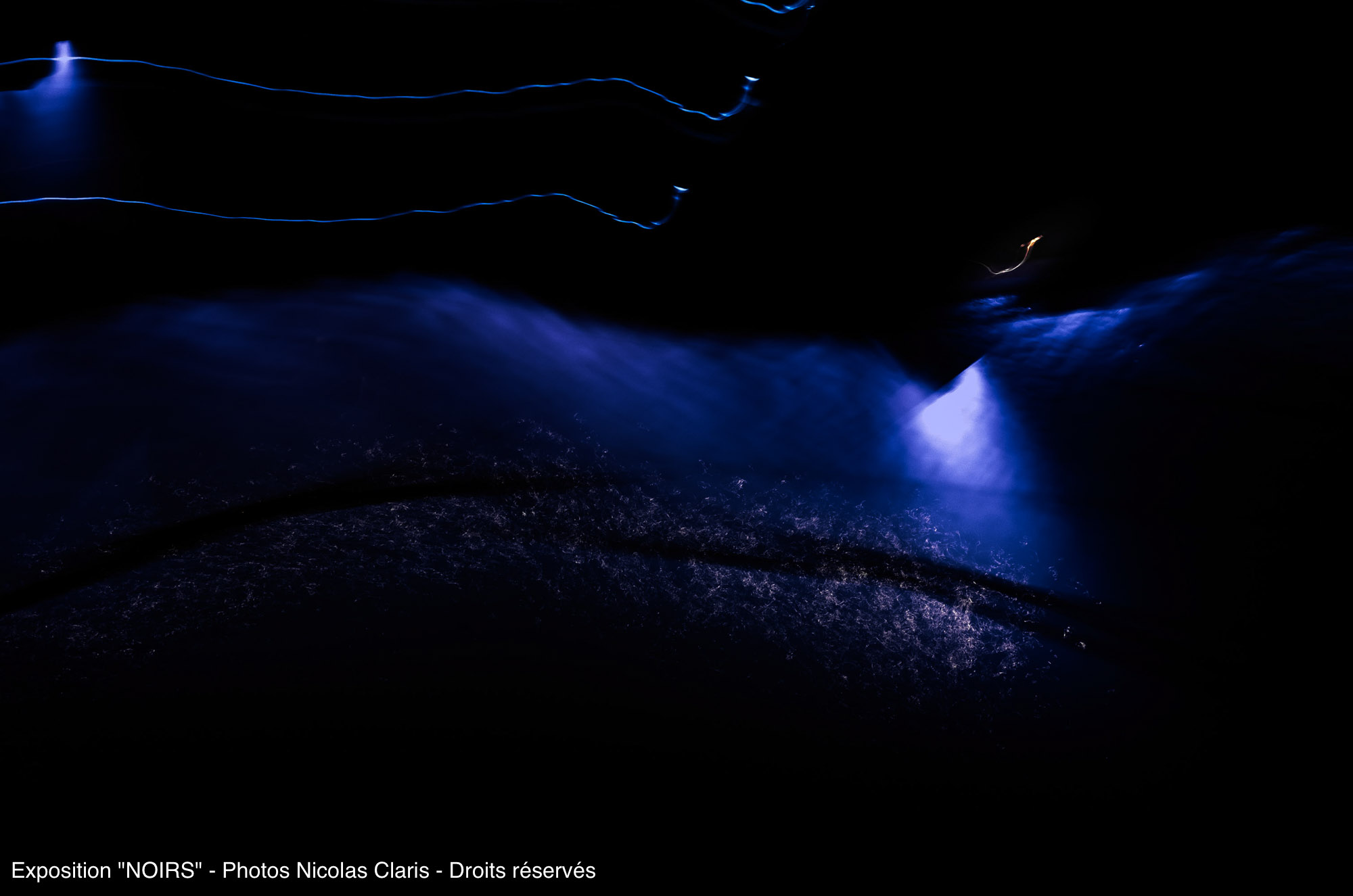 Photographie d'art de Nicolas Claris — Un Peu De Rouge Pourtant, Divers n001094