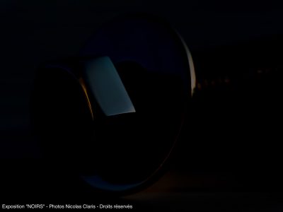 Photographie d'art de Nicolas Claris — Noirs — bleu, écrou, métal