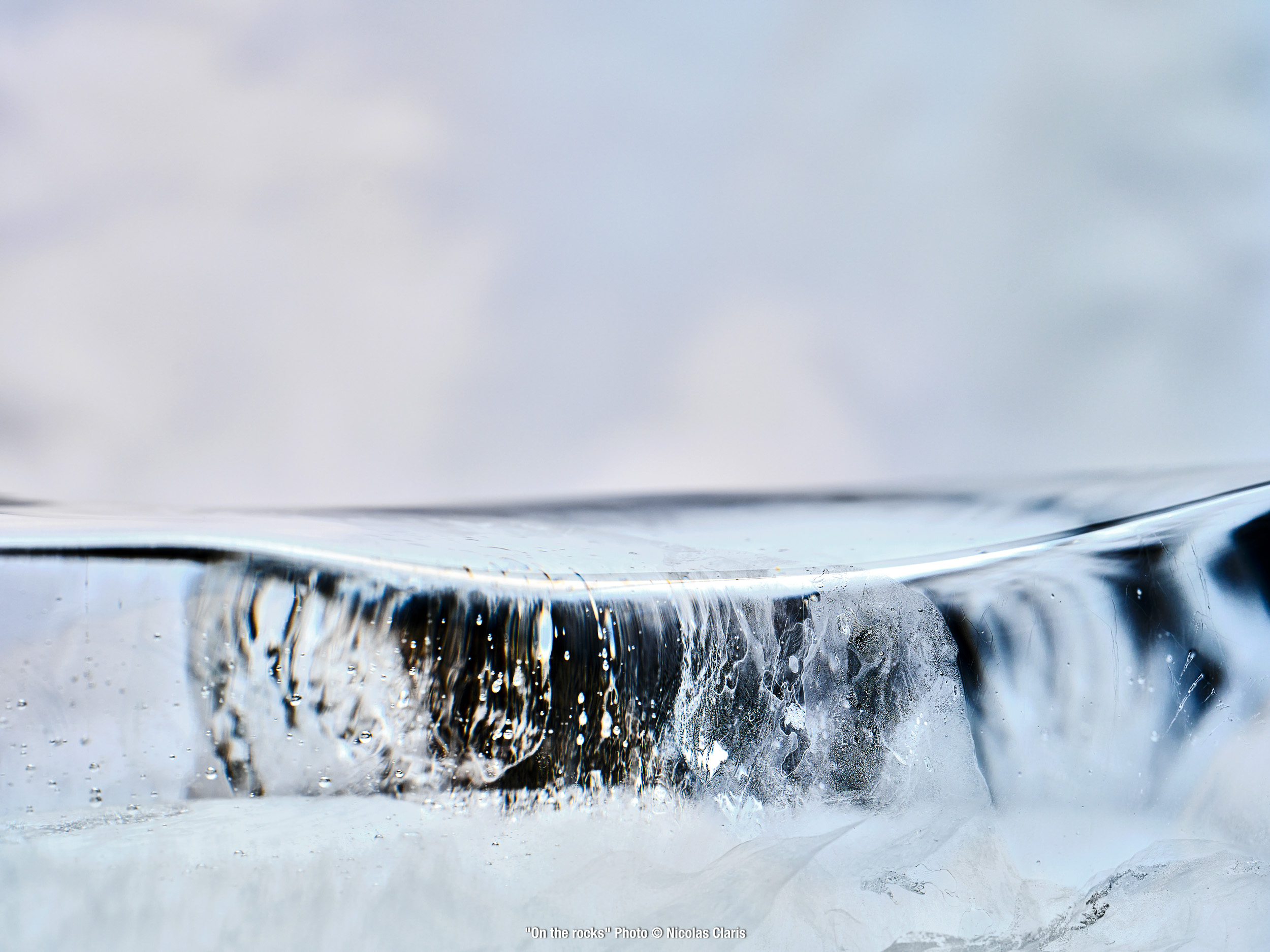 Photographie d'art de Nicolas Claris — Un Peu De Rouge Pourtant, 06 on the rocks ncf3025
