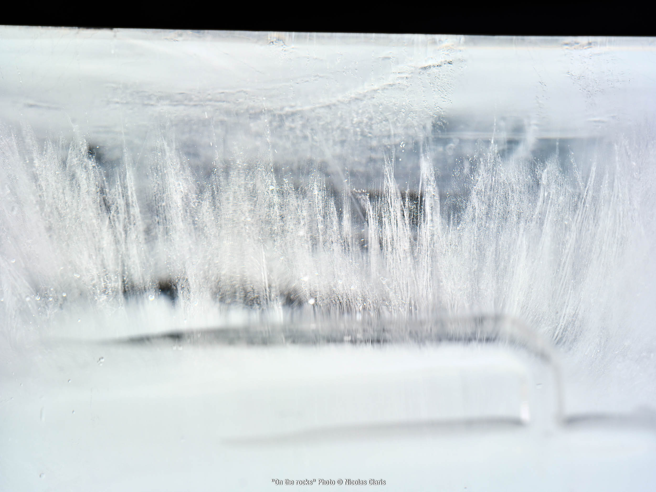 Photographie d'art de Nicolas Claris — Un Peu De Rouge Pourtant, 13 on the rocks ncf3007