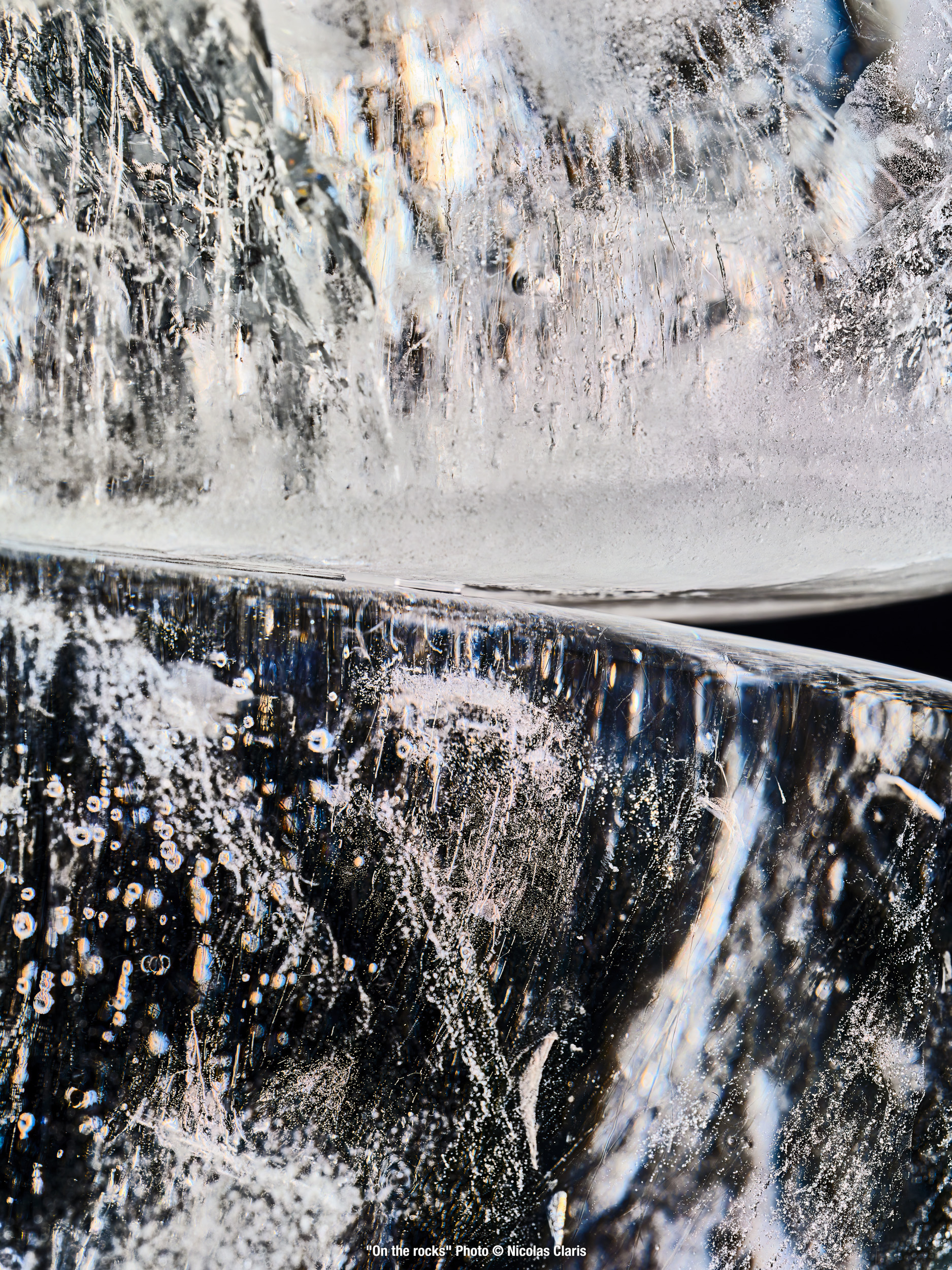 Photographie d'art de Nicolas Claris — Un Peu De Rouge Pourtant, 16 on the rocks ncf3623