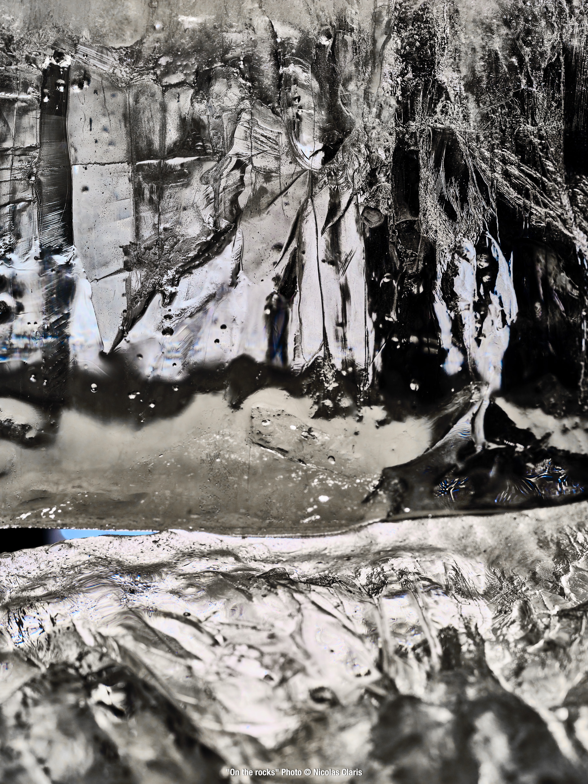 Photographie d'art de Nicolas Claris — Un Peu De Rouge Pourtant, 17 on the rocks ncf3615