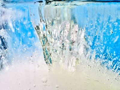 Photographie d'art de Nicolas Claris — On The Rocks — air, blanc, bleu