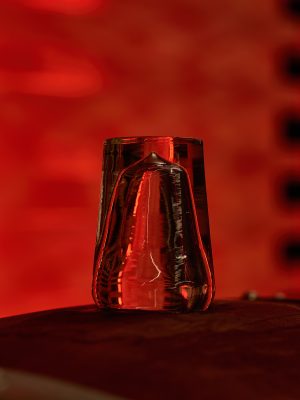 Photographie d'art de Nicolas Claris — Rouge — barrique, bonde en verre, château angélus