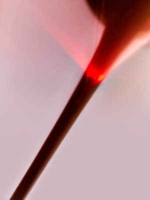 Photographie d'art de Nicolas Claris — Rouge — verre, rouge, liquide