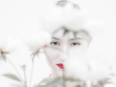 Photographie d'art de Nicolas Claris — Un Peu De Rouge Pourtant — femme, visage, yeux