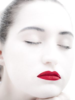 Photographie d'art de Nicolas Claris — Un Peu De Rouge Pourtant — femme, visage, lèvres
