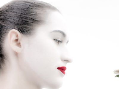 Photographie d'art de Nicolas Claris — Un Peu De Rouge Pourtant — femme, visage, profil