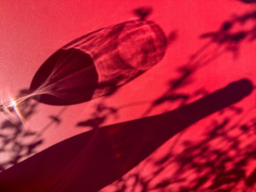 Photographie d'art de Nicolas Claris — Phoneries — rouge, ombre, verre